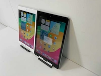 Apple ipad 6th gen - wifi - 32 gb - space gray / silver (2x) - afbeelding 3 van  8