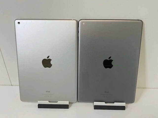Apple ipad 6th gen - wifi - 32 gb - space gray / silver (2x) - afbeelding 6 van  8