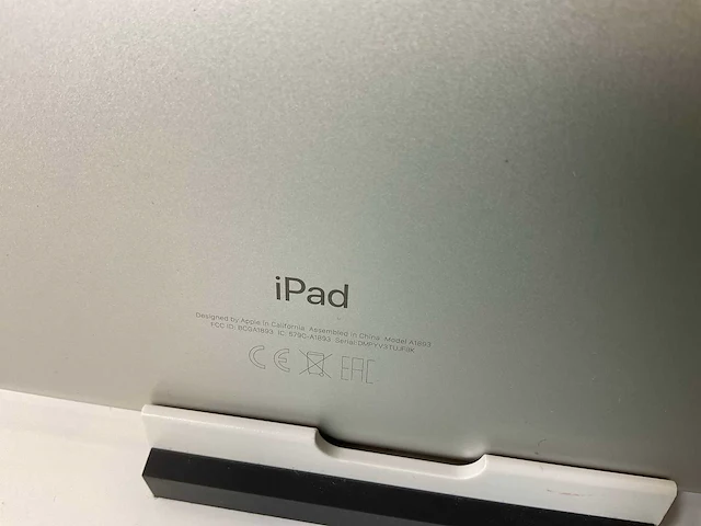 Apple ipad 6th gen - wifi - 32 gb - space gray / silver (2x) - afbeelding 8 van  8