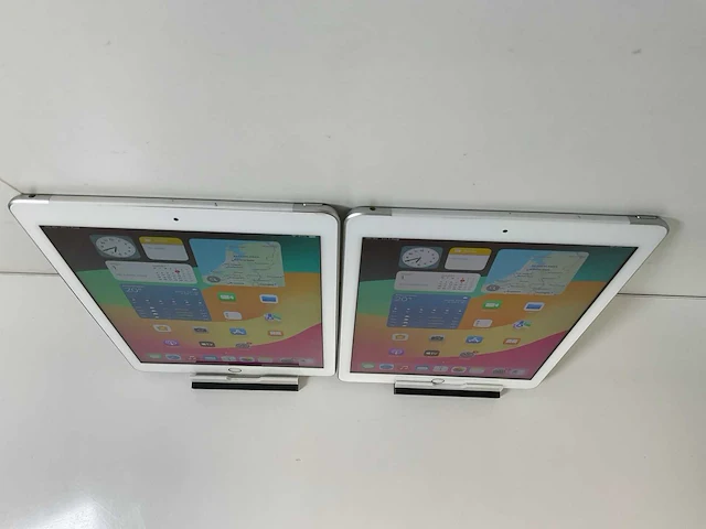 Apple ipad 6th gen - wifi + cellular - 128 gb - silver (2x) - afbeelding 2 van  9