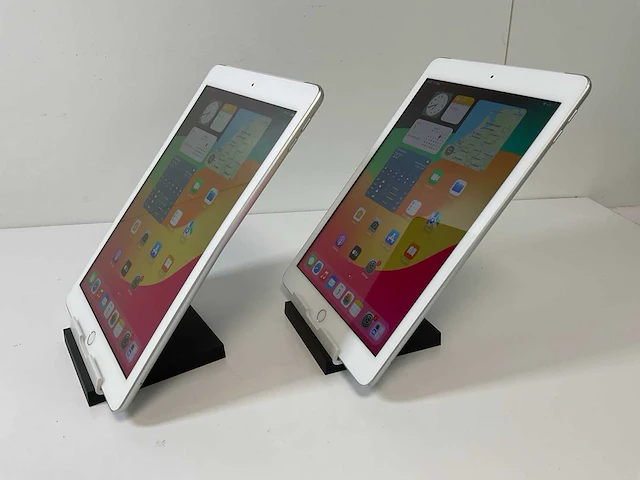 Apple ipad 6th gen - wifi + cellular - 128 gb - silver (2x) - afbeelding 5 van  9