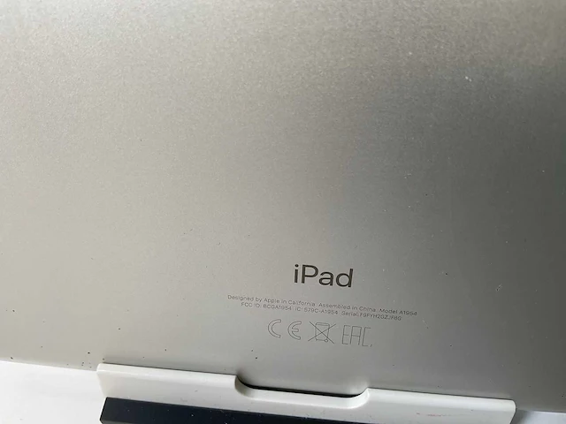 Apple ipad 6th gen - wifi + cellular - 128 gb - silver (2x) - afbeelding 8 van  9