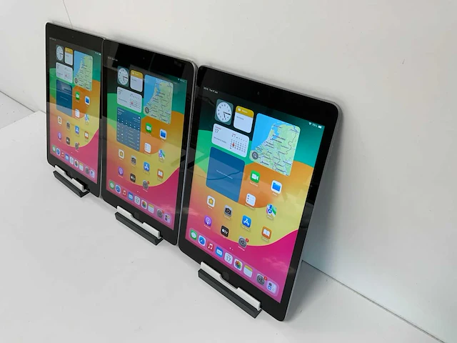 Apple ipad 6th gen (2018) 9.7”, - wi-fi - 32 gb - space gray (3x) - afbeelding 3 van  9