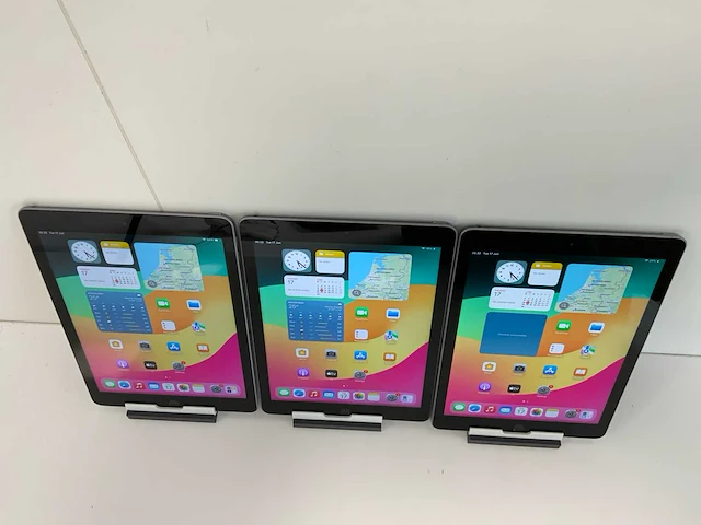 Apple ipad 6th gen (2018) 9.7”, - wi-fi - 32 gb - space gray (3x) - afbeelding 2 van  9