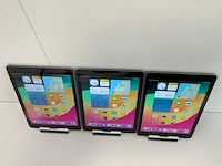 Apple ipad 6th gen (2018) 9.7”, - wi-fi - 32 gb - space gray (3x) - afbeelding 2 van  9