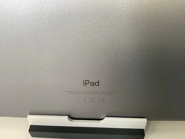 Apple ipad 6th gen (2018) 9.7”, - wi-fi - 32 gb - space gray (3x) - afbeelding 8 van  9