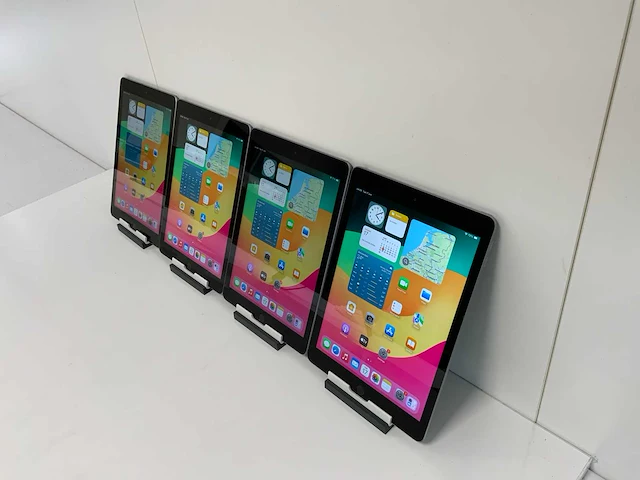 Apple ipad 6th gen (2018) 9.7”, - wi-fi - 32 gb - space gray (4x) - afbeelding 4 van  10