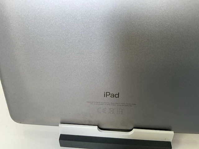 Apple ipad 6th gen (2018) 9.7”, - wi-fi - 32 gb - space gray (4x) - afbeelding 2 van  10