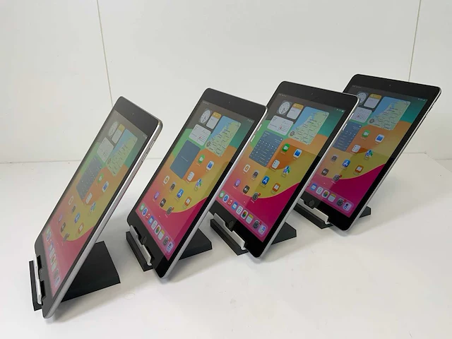 Apple ipad 6th gen (2018) 9.7”, - wi-fi - 32 gb - space gray (4x) - afbeelding 6 van  10