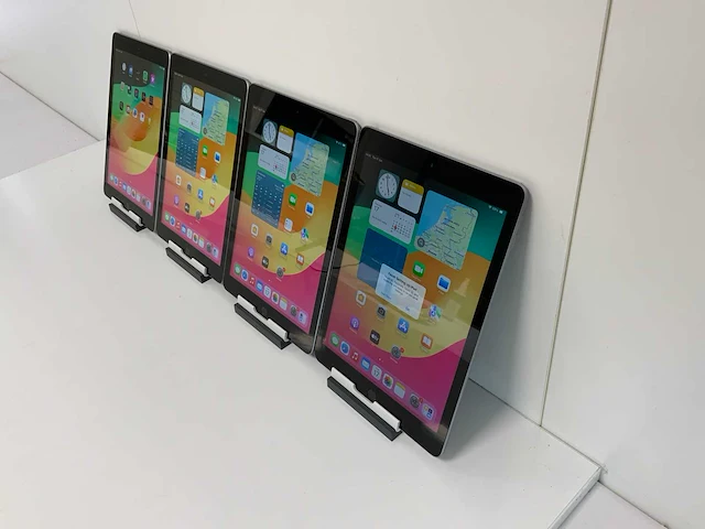 Apple ipad 6th gen (2018) 9.7”, - wi-fi - 32 gb - space gray (4x) - afbeelding 4 van  10