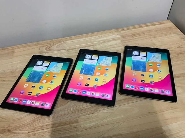 Apple ipad 6th gen a1954 tablet (3x) - afbeelding 1 van  6