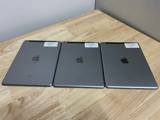 Apple ipad 6th gen a1954 tablet (3x) - afbeelding 5 van  6