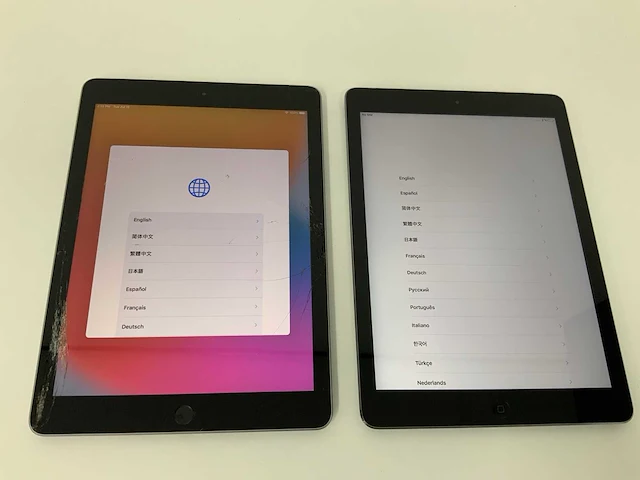 Apple ipad 6th gen wi-fi + cellular, 32gb, space gray (2x) - afbeelding 1 van  3