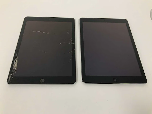 Apple ipad 6th gen wi-fi + cellular, 32gb, space gray (2x) - afbeelding 2 van  3