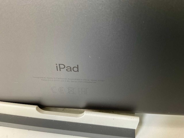 Apple ipad 7th gen - wifi - 32 gb - space gray (2x) - afbeelding 8 van  8