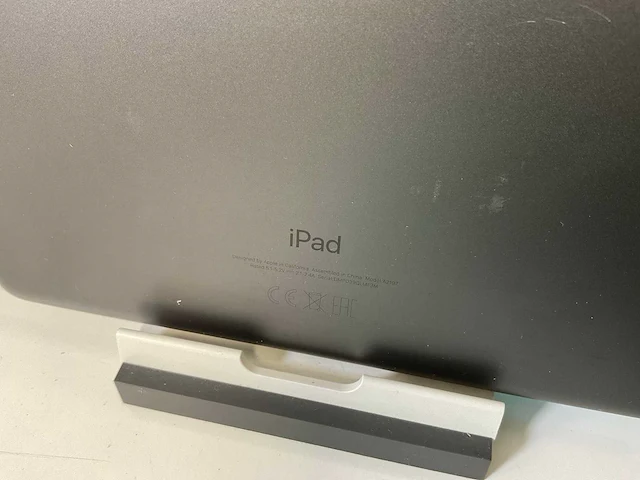 Apple ipad 7th gen - wifi - 32 gb - space gray (3x) - afbeelding 8 van  9