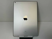 Apple ipad 8th gen - wi-fi - 32 gb - silver - afbeelding 4 van  5