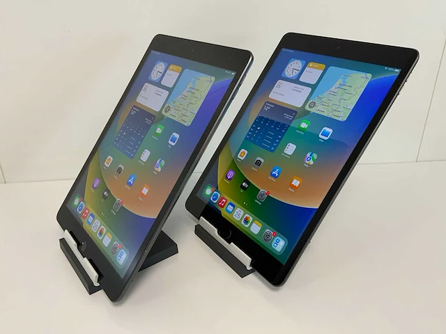 Apple ipad 8th gen - wi-fi & cellular - 128 gb - space gray (2x) - afbeelding 3 van  6