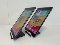 Apple ipad 8th gen - wi-fi & cellular - 32 gb - space gray (2x) - afbeelding 3 van  6