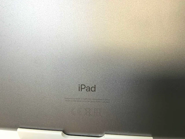 Apple ipad 8th gen - wi-fi & cellular - 32 gb - space gray (2x) - afbeelding 5 van  6