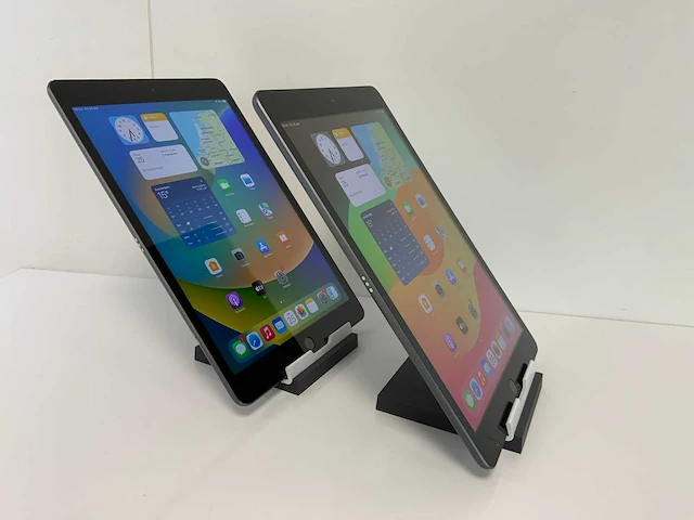 Apple ipad 8th gen - wi-fi & cellular - 32 gb - space gray (2x) - afbeelding 2 van  6