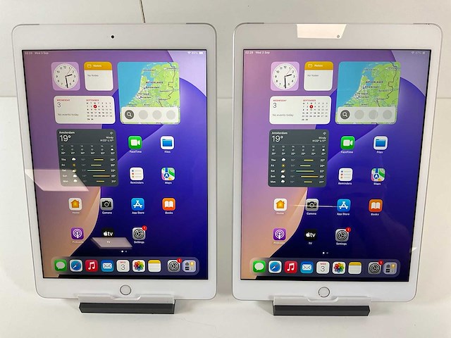 Apple ipad 8th gen - wifi + cellular - 128 gb - silver (2x) - afbeelding 1 van  7
