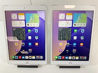 Apple ipad 8th gen - wifi + cellular - 128 gb - silver (2x) - afbeelding 1 van  7