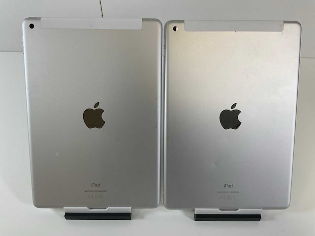 Apple ipad 8th gen - wifi + cellular - 128 gb - silver (2x) - afbeelding 5 van  7