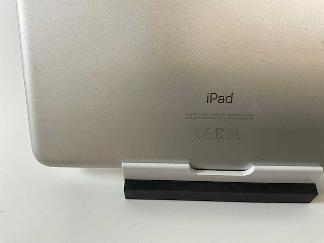 Apple ipad 8th gen - wifi + cellular - 128 gb - silver (2x) - afbeelding 6 van  7