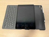 Apple ipad 8th gen met keyboard en apple pen