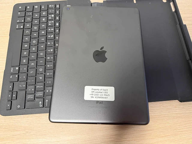 Apple ipad 8th gen met keyboard en apple pen - afbeelding 3 van  5
