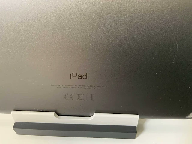 Apple ipad 9th gen - wi-fi & cellular - 256 gb - space gray - afbeelding 5 van  5