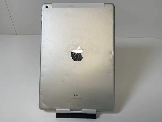 Apple ipad 9th gen (2021) 10.2” - wi-fi & cellular - 64 gb - silver - afbeelding 4 van  5