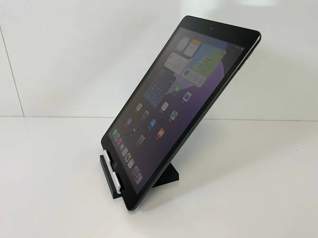 Apple ipad 9th gen (2021) 10.2”,- wi-fi - 64 gb - space gray - afbeelding 3 van  5