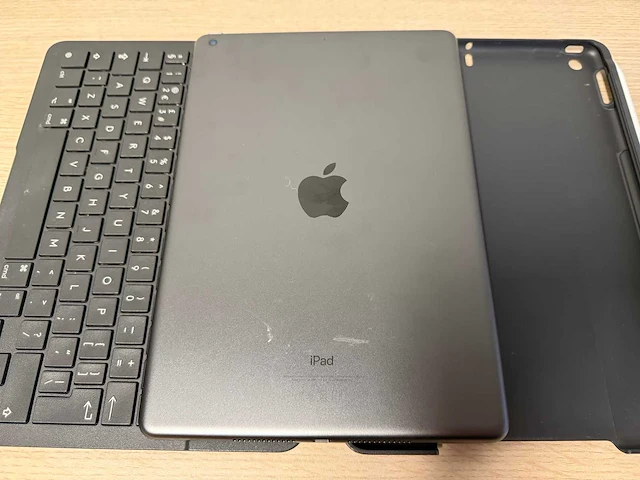 Apple ipad 9th gen met keyboard en apple pen - afbeelding 4 van  5