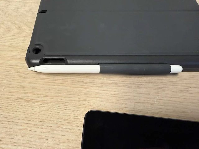 Apple ipad 9th gen met keyboard en apple pen - afbeelding 5 van  5