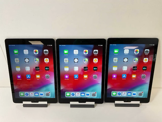 Apple ipad air - wifi - 32 gb - space gray (3x) - afbeelding 1 van  9