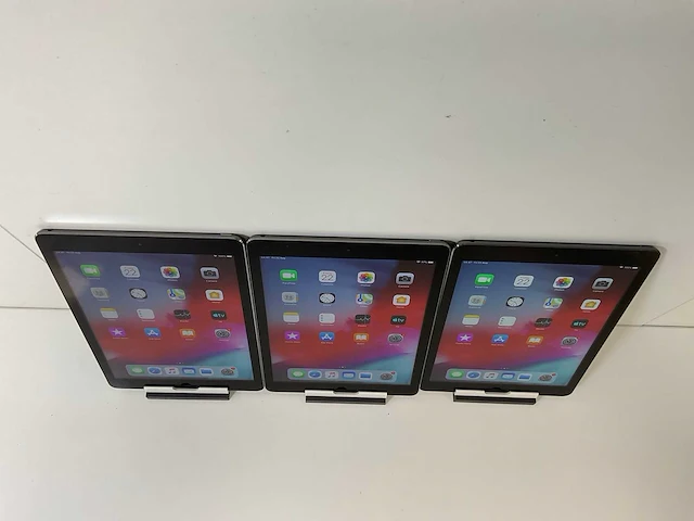 Apple ipad air - wifi - 32 gb - space gray (3x) - afbeelding 4 van  9