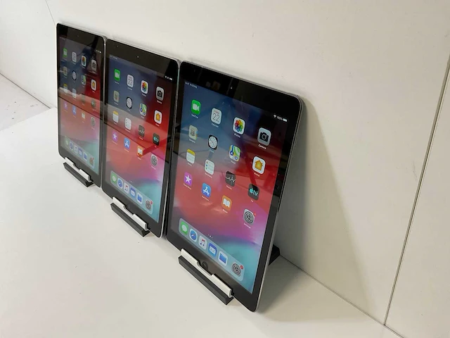 Apple ipad air - wifi - 32 gb - space gray (3x) - afbeelding 5 van  9