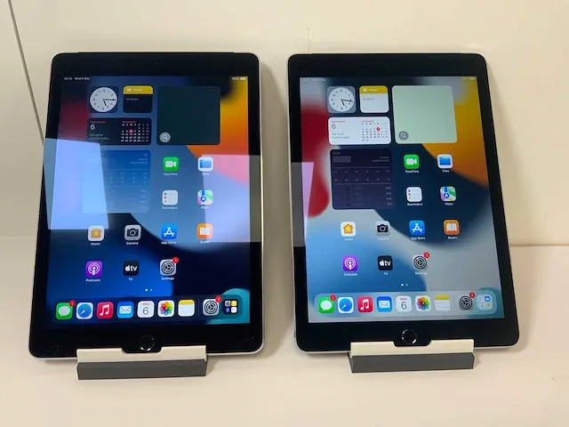 Apple ipad air 2 - wi-fi & cellular - 64 gb - space gray (2x) - afbeelding 1 van  4
