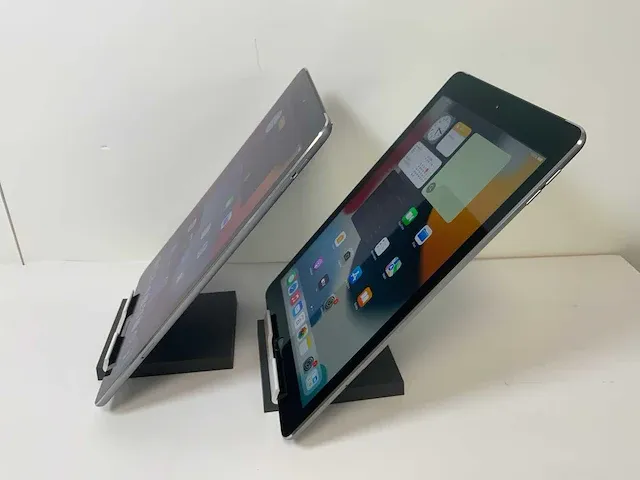 Apple ipad air 2 - wi-fi & cellular - 64 gb - space gray (2x) - afbeelding 3 van  4