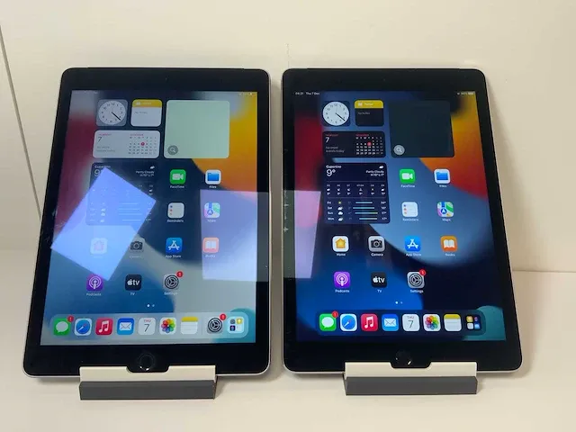 Apple ipad air 2 - wi-fi & cellular - 64 gb - space gray (2x) - afbeelding 1 van  4