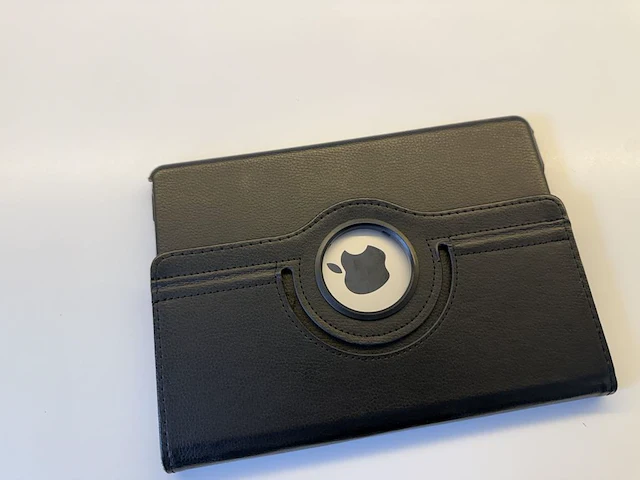 Apple ipad model a1822 32 gb met hoes. geen lader. margeproduct - afbeelding 2 van  3