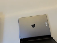 Apple ipad model a1822 32 gb met hoes. geen lader. margeproduct - afbeelding 3 van  3