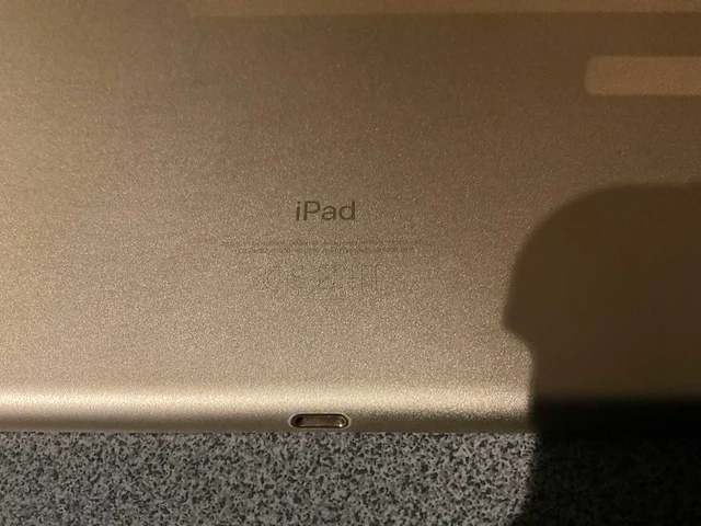 Apple ipad pro 12,9 inch (a1670) - afbeelding 4 van  7