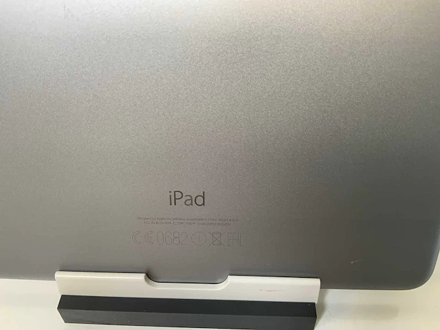 Apple ipad pro 9.7”- wi-fi & cellular - 128 gb - space gray - afbeelding 5 van  5