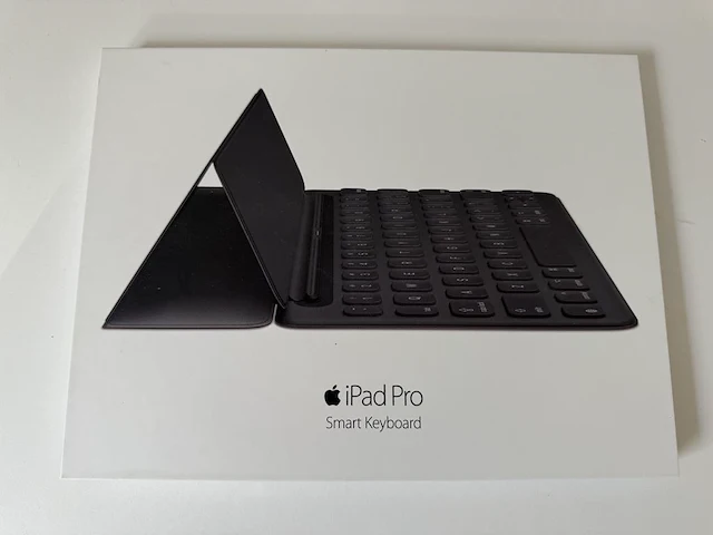 Apple ipad pro smart keyboard voor ipad pro 9.7 inch met doos. margeproduct - afbeelding 1 van  3