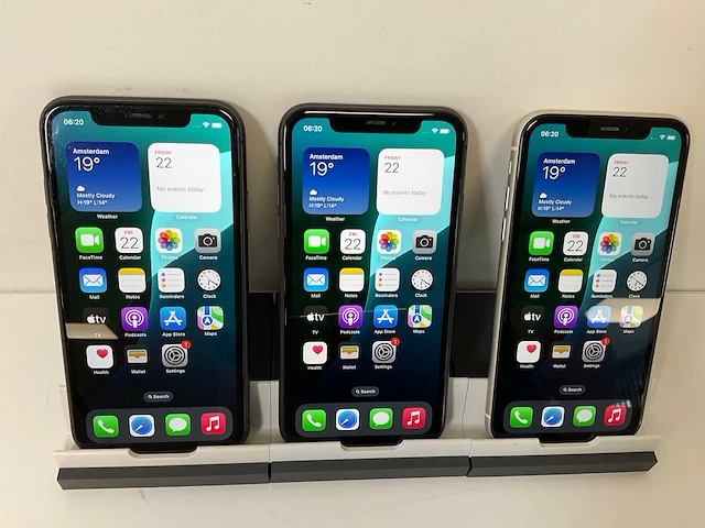 Apple iphone 11 - 128 gb - black / white (3x) - afbeelding 1 van  4