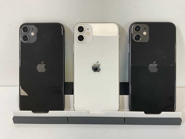 Apple iphone 11 - 256 gb - black / white (3x) - afbeelding 4 van  6