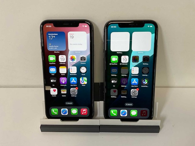 Apple iphone 11 - 64 gb - black (2x) - afbeelding 1 van  6